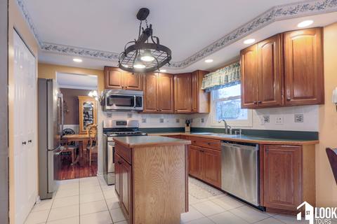 150 Exeter Ct, Roselle, IL 60172 photo 11