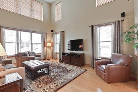5372 Galloway Dr, Hoffman Estates, IL 60192 photo 2