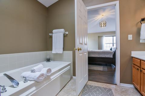 1642 Montclair Dr, Elgin, IL 60123 photo 21