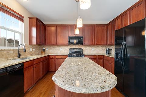 640 Versailles Dr, Bartlett, IL 60103 photo 9
