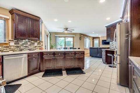 1560 Creekside Dr, Hoffman Estates, IL 60169 photo 5