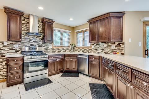 1560 Creekside Dr, Hoffman Estates, IL 60169 photo 3