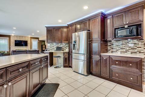 1560 Creekside Dr, Hoffman Estates, IL 60169 photo 4