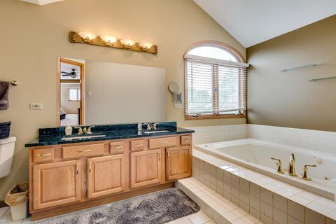 1560 Creekside Dr, Hoffman Estates, IL 60169 photo 29