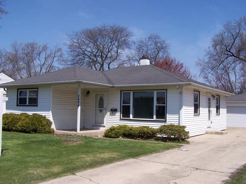 2404 Kirchoff Rd, Rolling Meadows, IL 60008 photo 2
