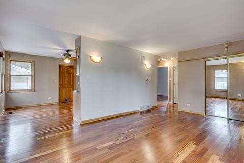3601 Kingfisher Ln, Rolling Meadows, IL 60008 photo 5