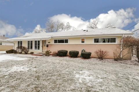 585 Geronimo St, Hoffman Estates, IL 60169 photo 2