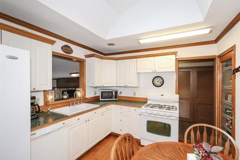 585 Geronimo St, Hoffman Estates, IL 60169 photo 7