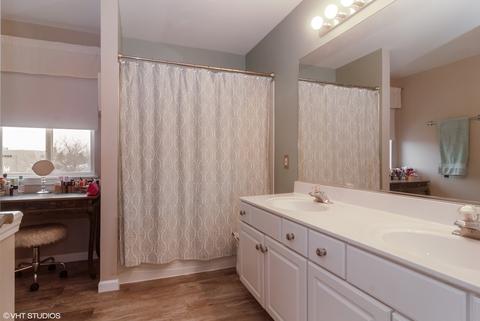 1631 S Hampton Dr, Aurora, IL 60506 photo 11