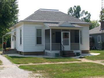 209 W 5th St, Gridley, IL 61744 photo 1
