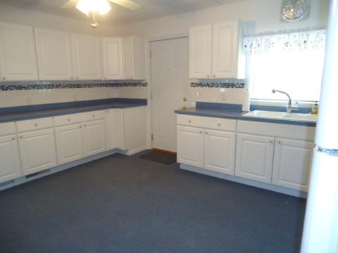 209 W 5th St, Gridley, IL 61744 photo 5