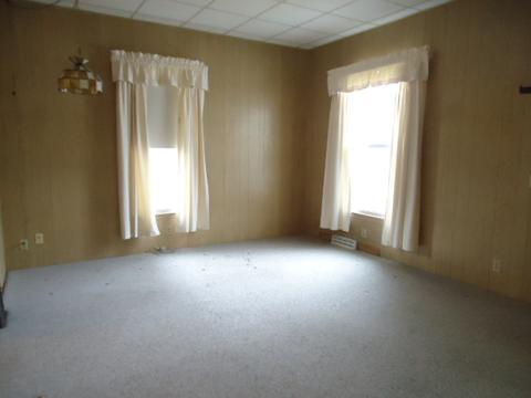 209 W 5th St, Gridley, IL 61744 photo 8