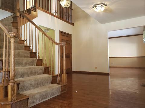 3380 Yorkshire Ct, Hoffman Estates, IL 60067 photo 2