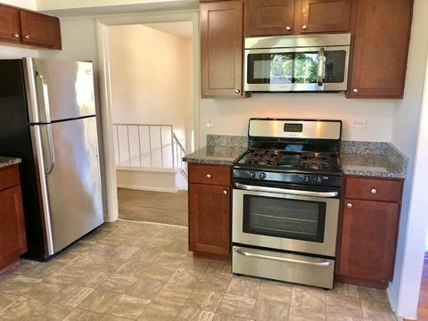 1345 Dennison Rd, Hoffman Estates, IL 60169 photo 16