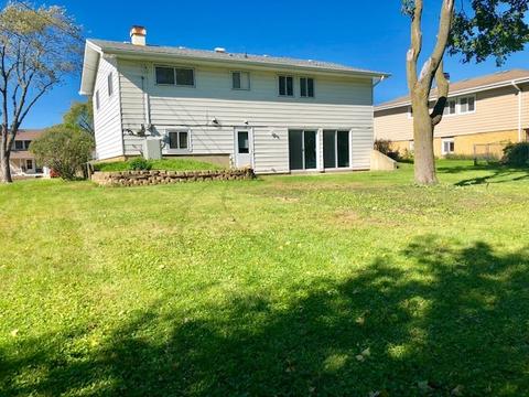 1345 Dennison Rd, Hoffman Estates, IL 60169 photo 2