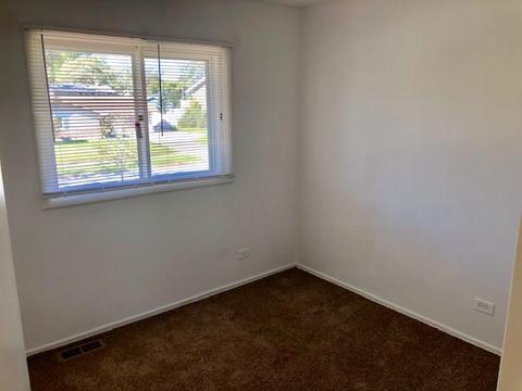 1345 Dennison Rd, Hoffman Estates, IL 60169 photo 9