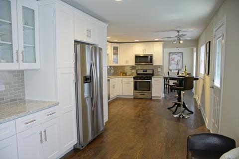 9830 S Winston Ave, Chicago, IL 60643 photo 4