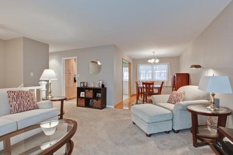 155 Saint Armand Ln, Wheeling, IL 60090 photo 4