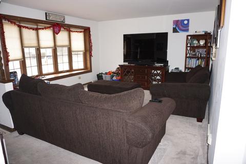 8450 S Octavia Ave, Bridgeview, IL 60455 photo 3