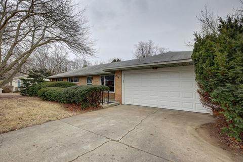 815 Breen Dr, Champaign, IL 61820 photo 2