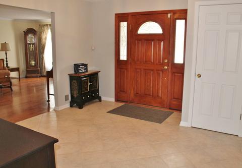 5404 Silent Brook Ln, Rolling Meadows, IL 60008 photo 2