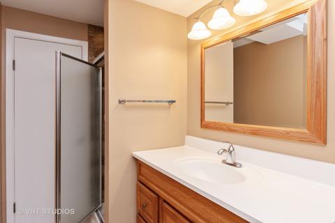 1900 Plainfield Dr, Des Plaines, IL 60018 photo 15
