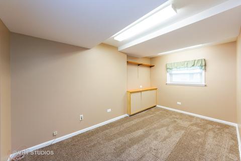1900 Plainfield Dr, Des Plaines, IL 60018 photo 13