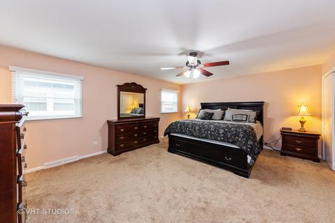 1900 Plainfield Dr, Des Plaines, IL 60018 photo 9