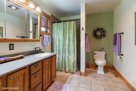 8206 Nolan St, Harvard, IL 60033 photo 15