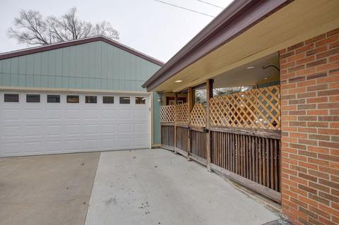 814 Breen Dr, Champaign, IL 61820 photo 2