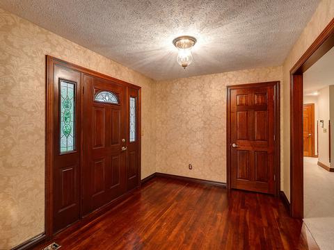 6 Silverberry Ct, Bloomington, IL 61704 photo 2
