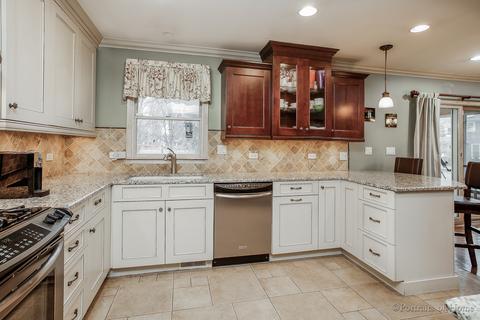 1917 N Summit St, Wheaton, IL 60187 photo 2