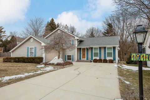 1917 N Summit St, Wheaton, IL 60187 photo 1