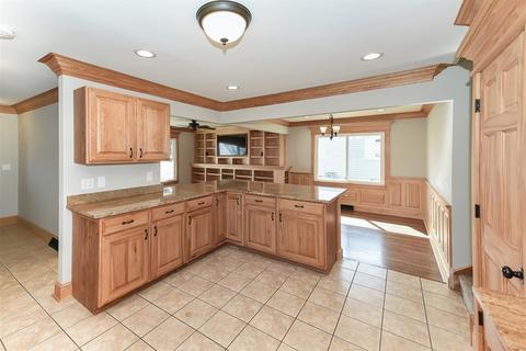 124 N Hale Ave, Bartlett, IL 60103 photo 8