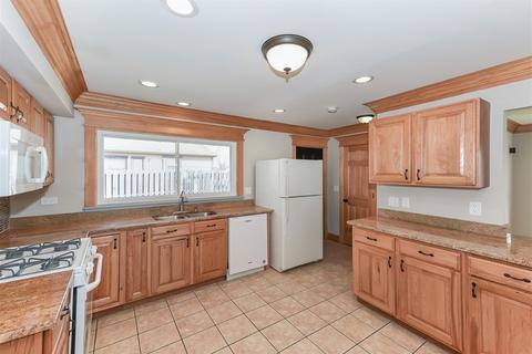 124 N Hale Ave, Bartlett, IL 60103 photo 10