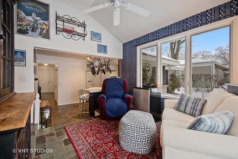 828 S Main St, Wheaton, IL 60189 photo 3