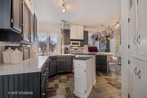 828 S Main St, Wheaton, IL 60189 photo 6