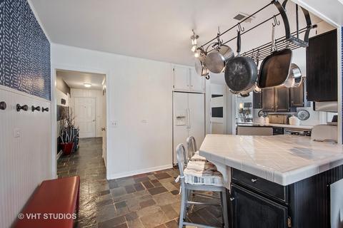 828 S Main St, Wheaton, IL 60189 photo 8
