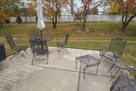 1438 Diamond Dr, Hoffman Estates, IL 60192 photo 21