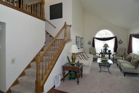 1438 Diamond Dr, Hoffman Estates, IL 60192 photo 3