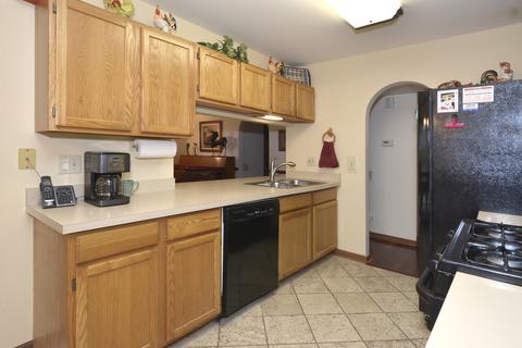 1438 Diamond Dr, Hoffman Estates, IL 60192 photo 10