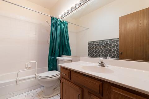 645 Dogleg Ln, Bartlett, IL 60103 photo 7