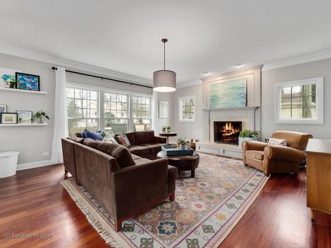 1602 E Liberty Dr, Wheaton, IL 60187 photo 2