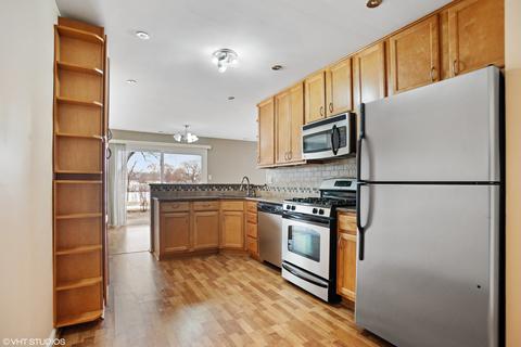2003 Sudbury Dr, Hoffman Estates, IL 60169 photo 3