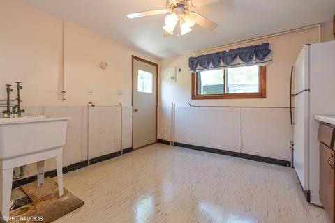 522 Bell Dr, Des Plaines, IL 60016 photo 10