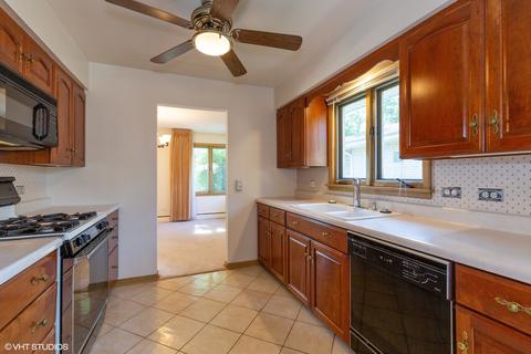 522 Bell Dr, Des Plaines, IL 60016 photo 3