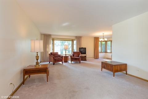 522 Bell Dr, Des Plaines, IL 60016 photo 2