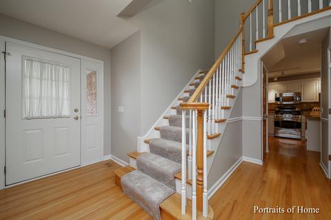 2055 Hallmark Ct, Wheaton, IL 60187 photo 2