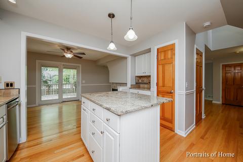 2055 Hallmark Ct, Wheaton, IL 60187 photo 7