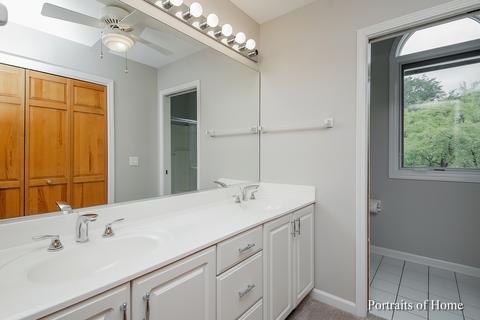 2055 Hallmark Ct, Wheaton, IL 60187 photo 9
